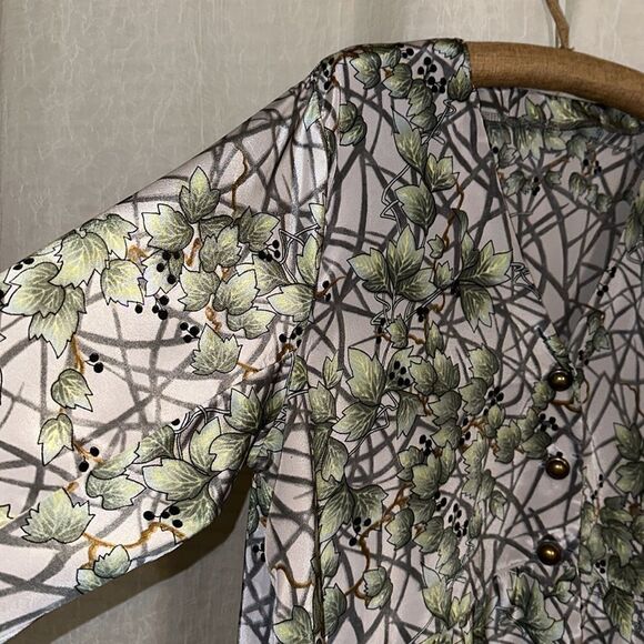 Gray Green 14 Vines and Branches Berry Print V Neck Peplum Long Sleeve Tunic - Picture 6 of 10